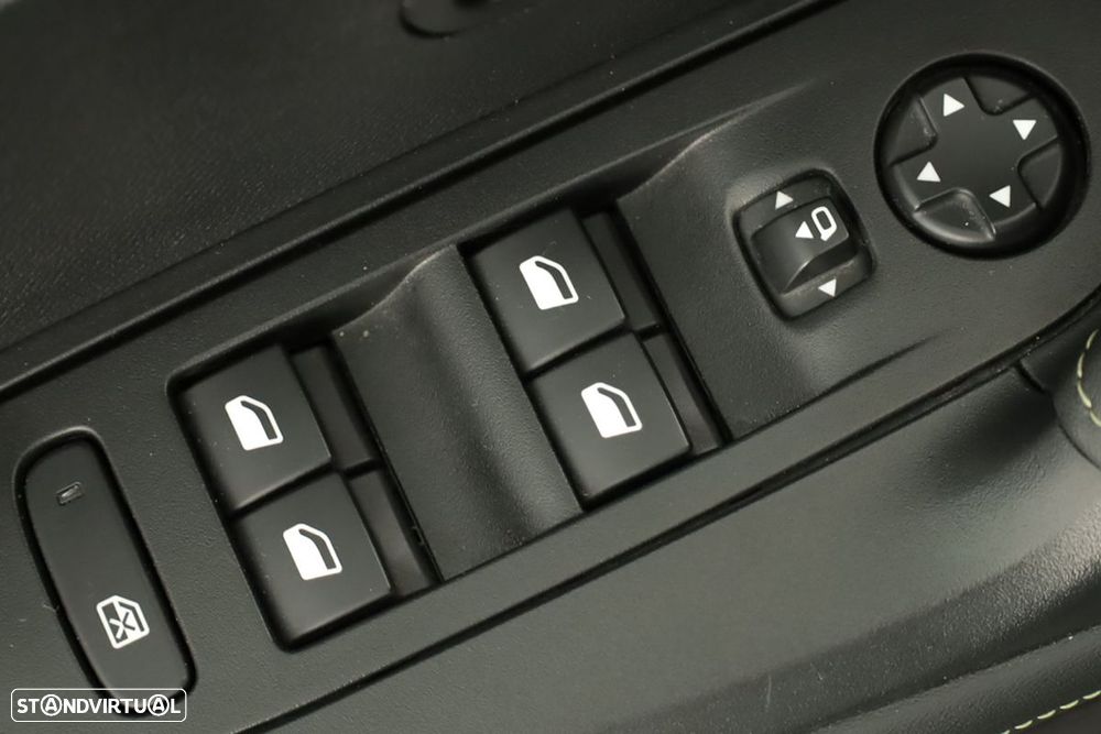 Peugeot 2008 1.2 PureTech GT EAT8 - 21