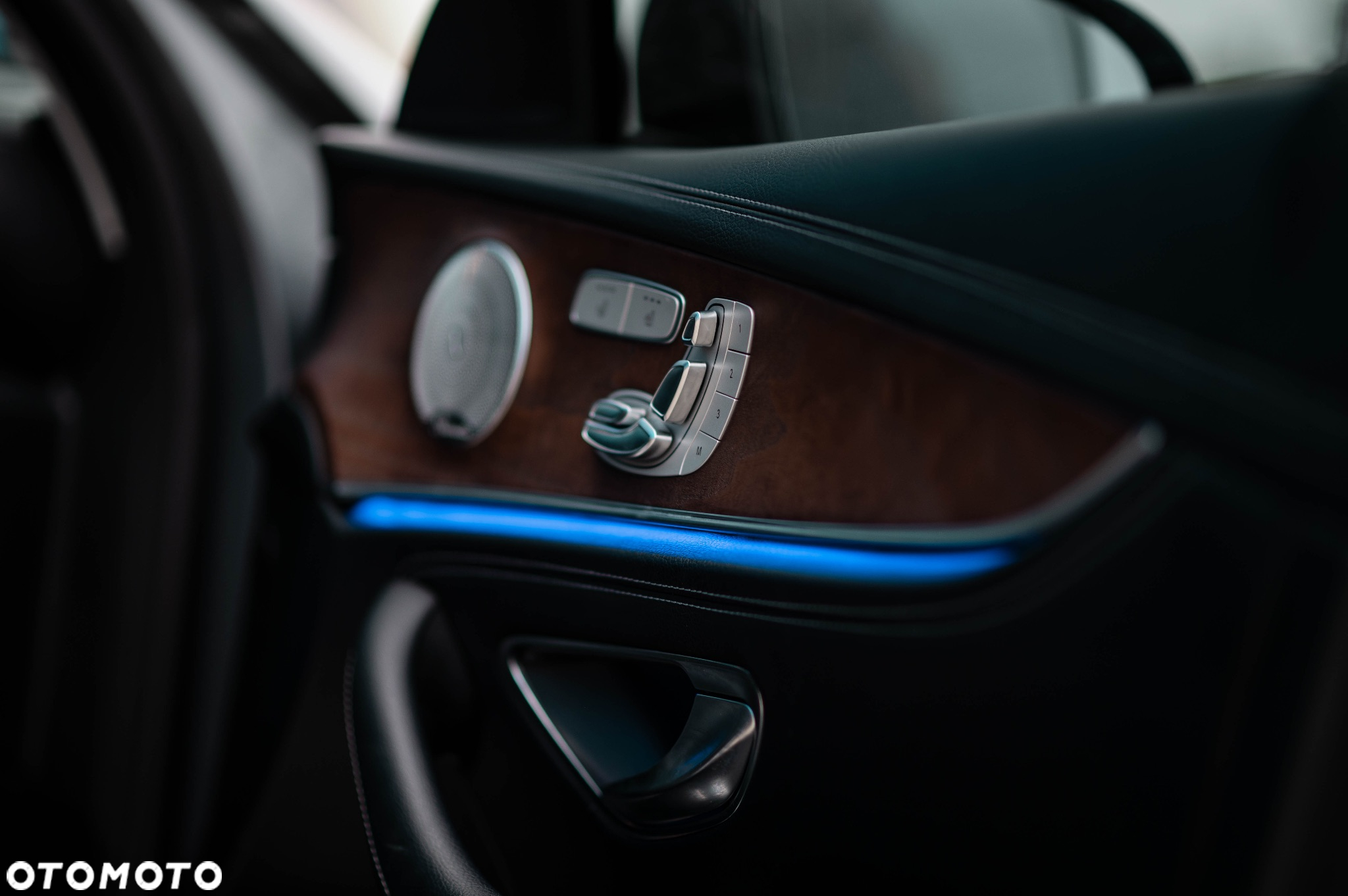 Mercedes-Benz Klasa E 400 4-Matic 9G-TRONIC - 17