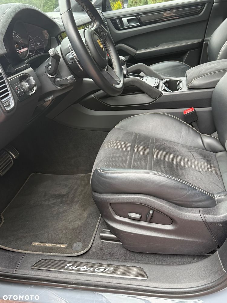 Porsche Cayenne Turbo GT - 15