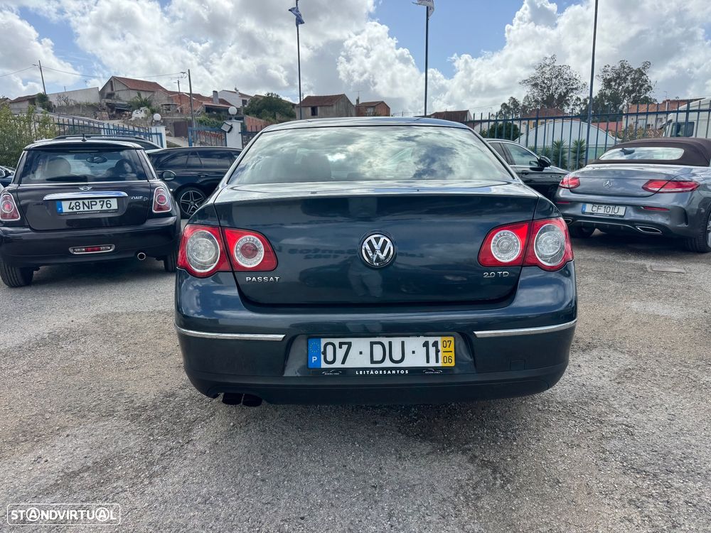 VW Passat 2.0 TDI Confortline - 26
