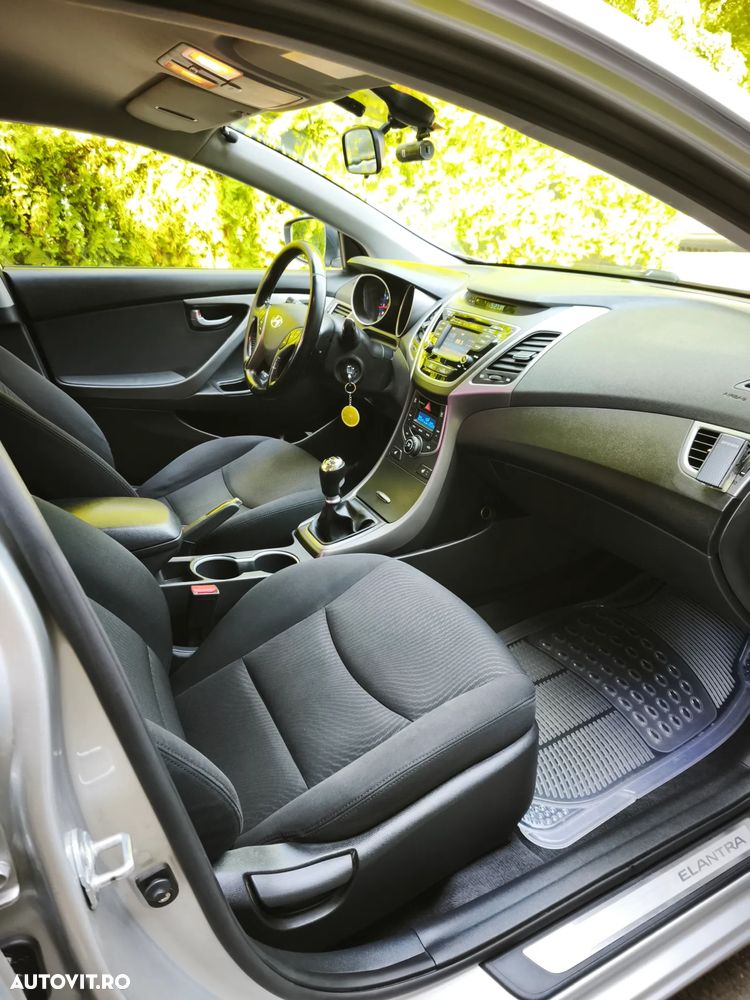Hyundai Elantra 1.6 MPi - 12