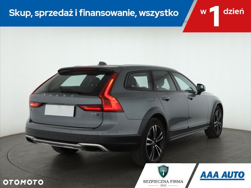 Volvo V90 Cross Country - 7