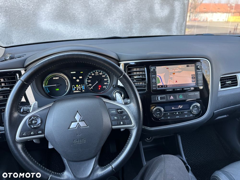 Mitsubishi Outlander - 25