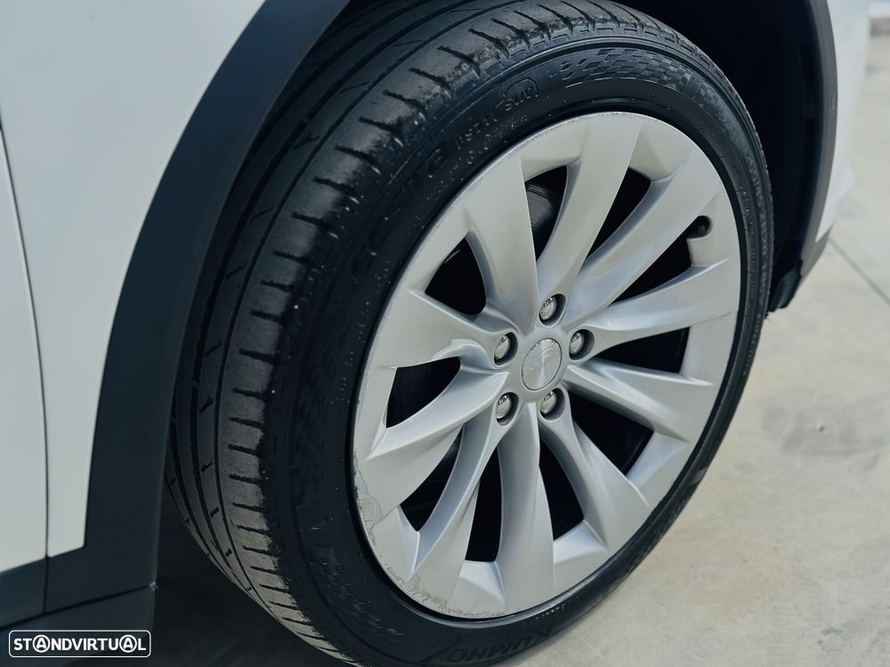 Tesla Model X 100D — fotografia 33