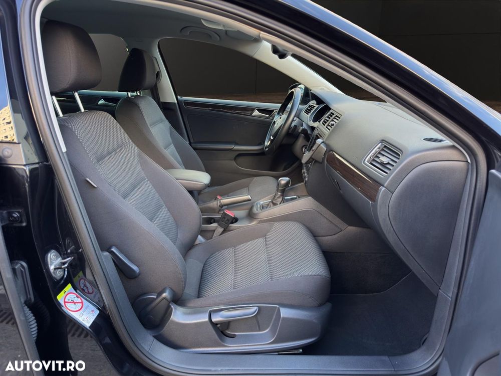 Volkswagen Jetta - 11