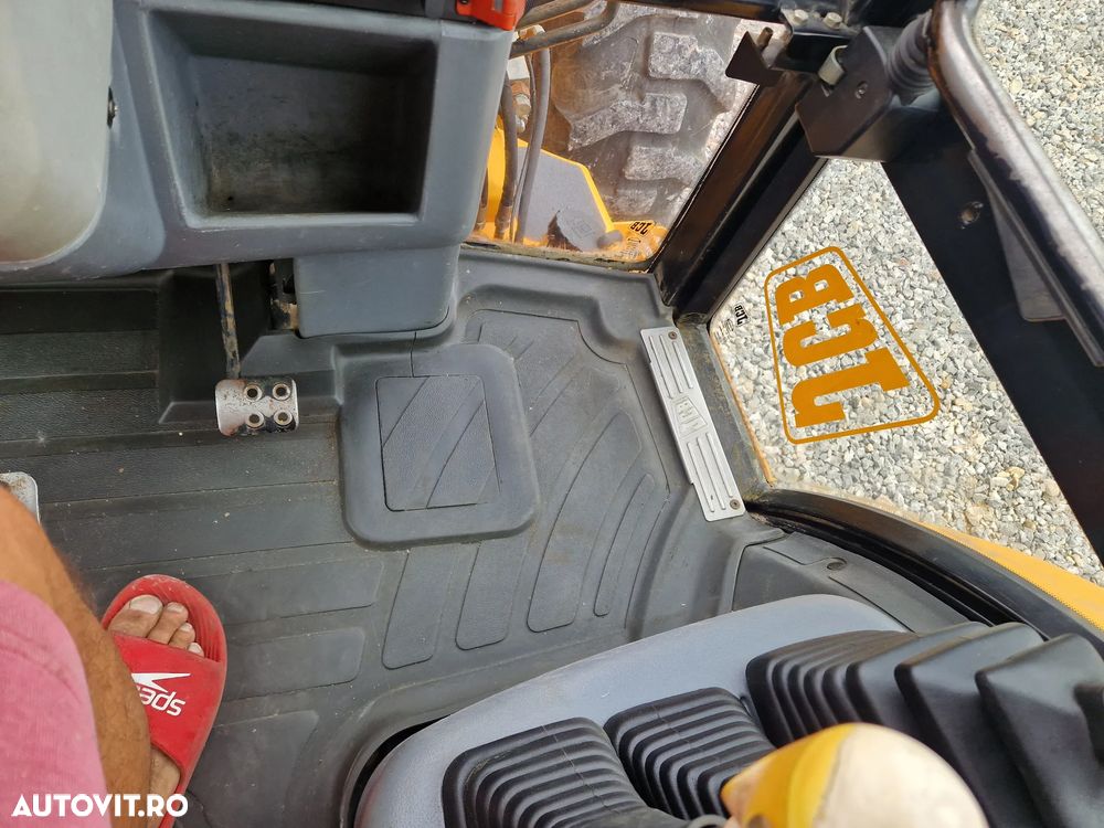 JCB 3CX - 16