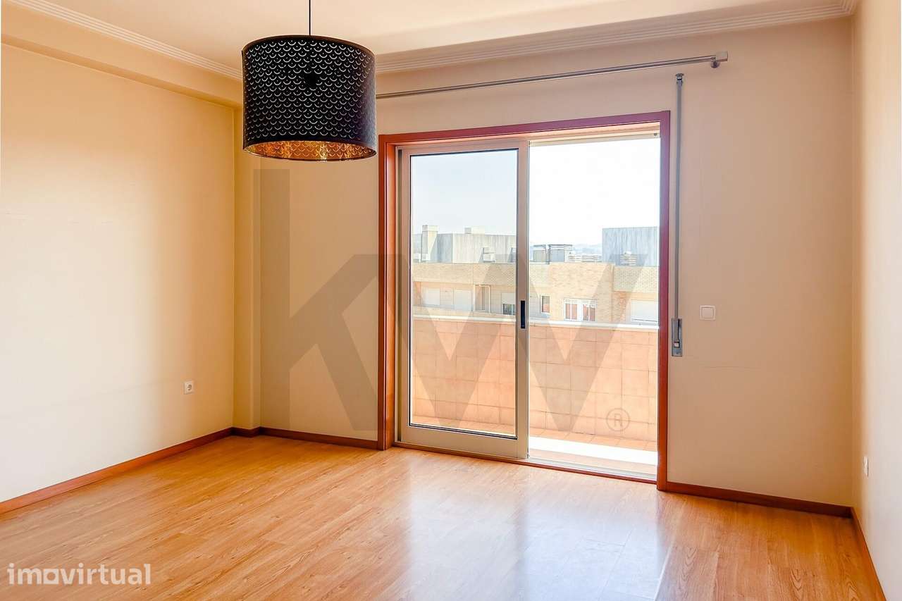 T2 no último piso, suite, varandas e box, São Romão do Coronado - Grande imagem: 3/26