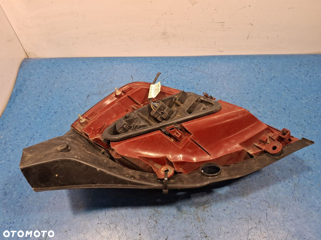 RENAULT CLIO III LIFT LAMPA TYŁ LEWA ZEWNĘTRZNA 8200886944 - 10
