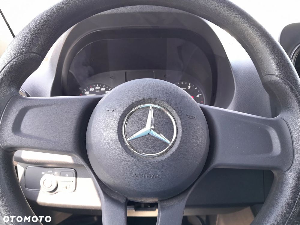 Mercedes-Benz Sprinter - 13