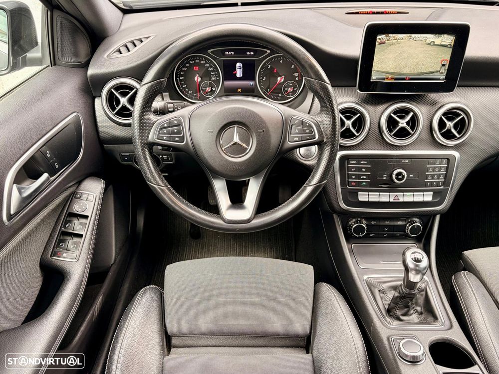 Mercedes-Benz A 180 d AMG Line - 14