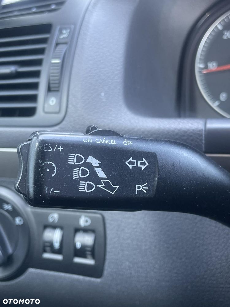 Volkswagen Touran 1.9 TDI DPF Highline - 21