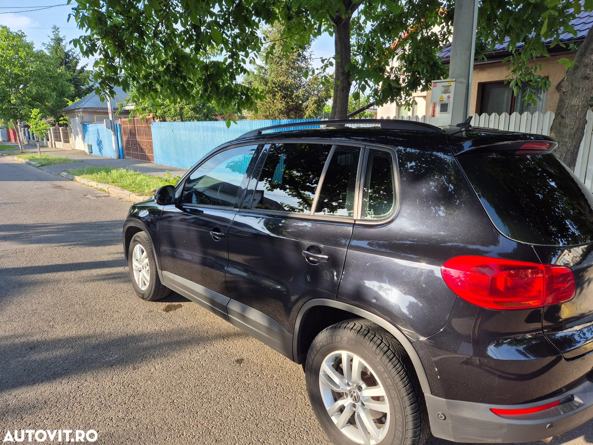 Volkswagen Tiguan - 1