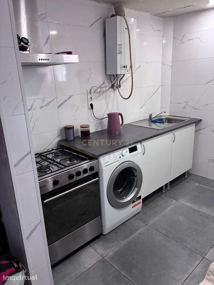 Excelente oportunidade em Queluz – T1 transformado em T2 com elevado p - Grande imagem: 3/21