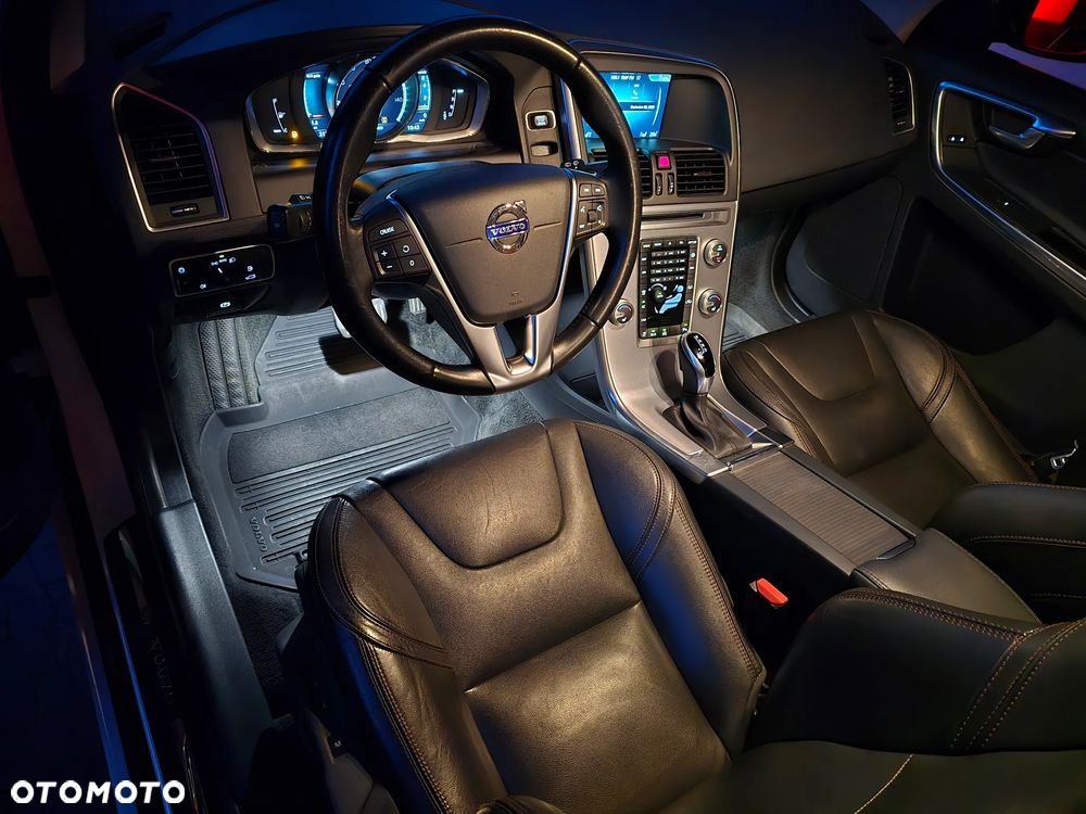 Volvo XC 60 T5 AWD Drive-E Summum - 40