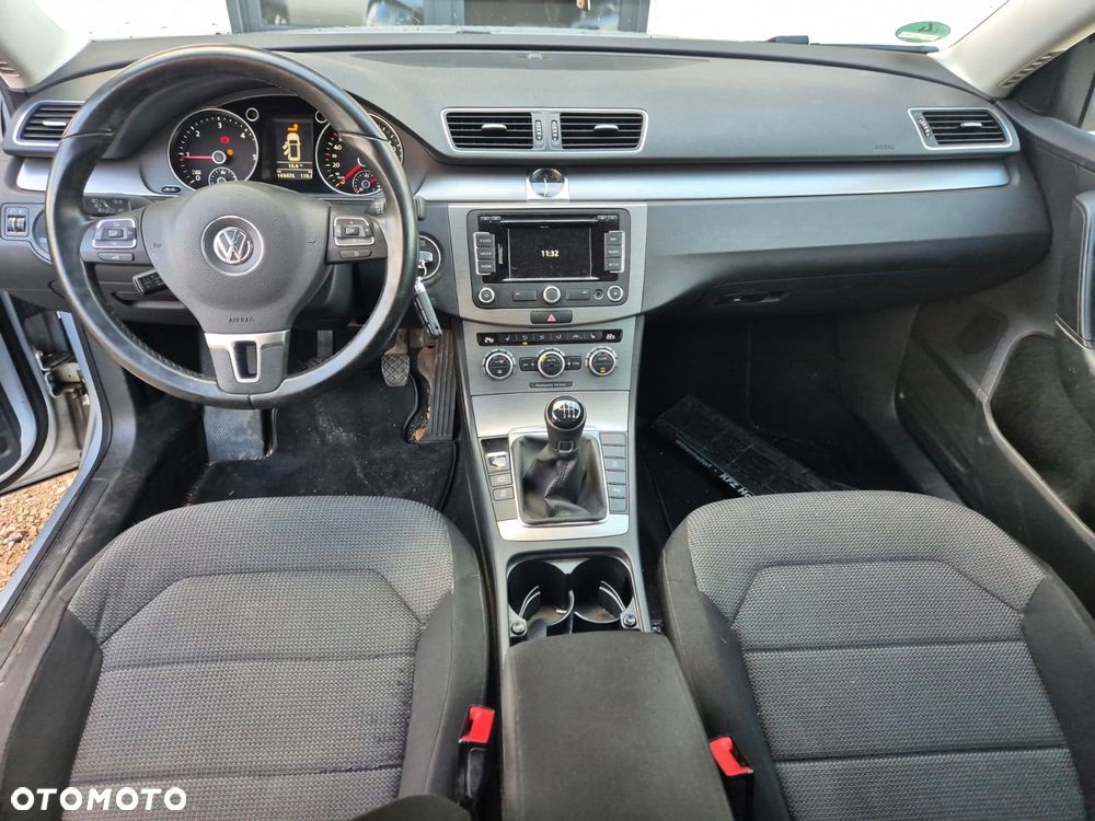 Volkswagen Passat - 8