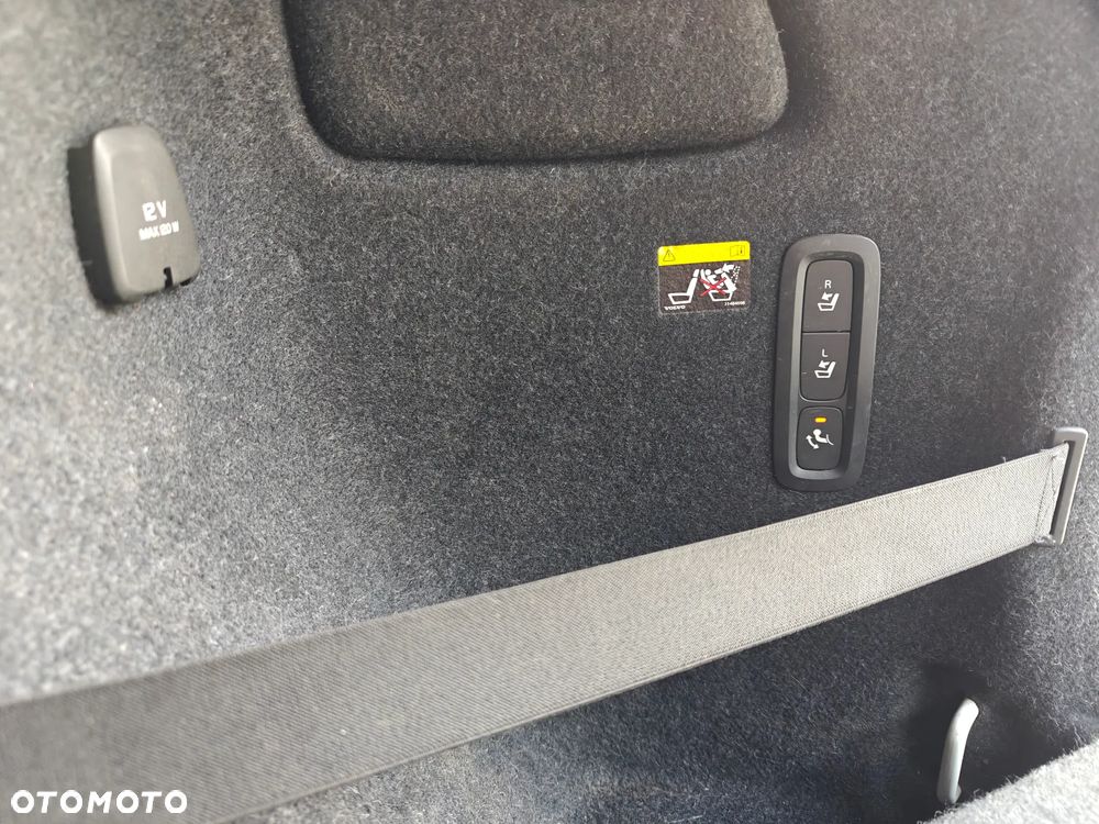 Volvo XC 40 D4 AWD Geartronic R-Design - 33