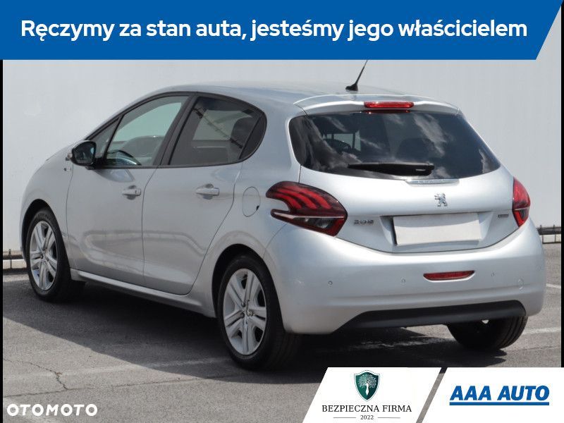 Peugeot 208 - 5