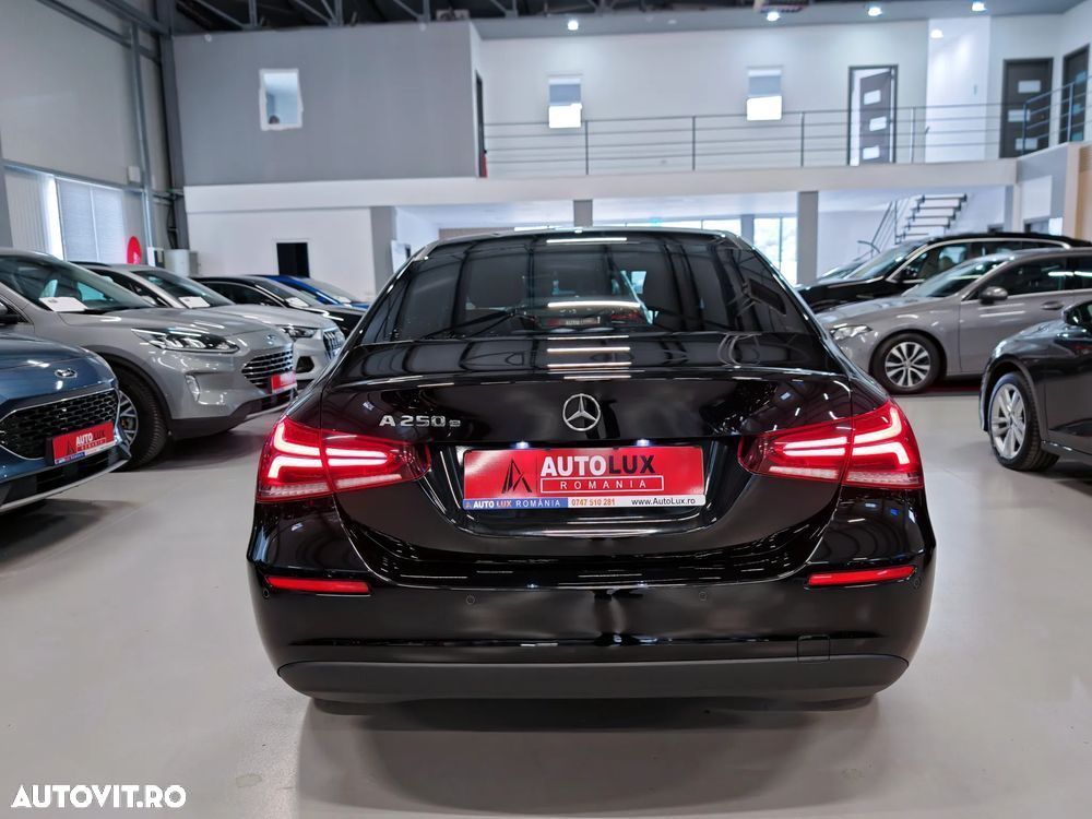 Mercedes-Benz A 250 e Sedan 8G-DCT - 6