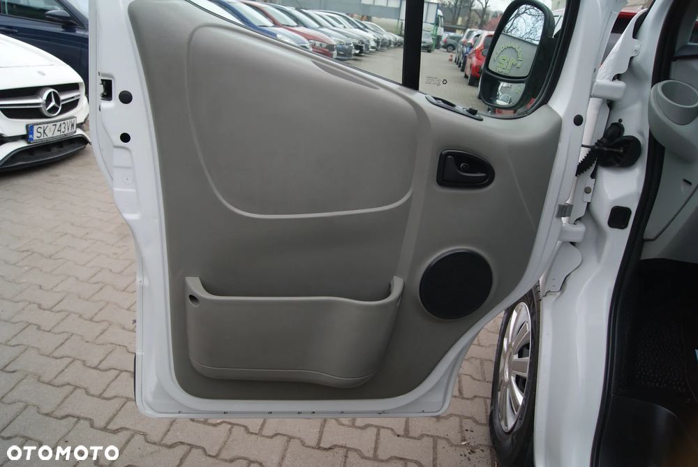 Opel Vivaro - 24