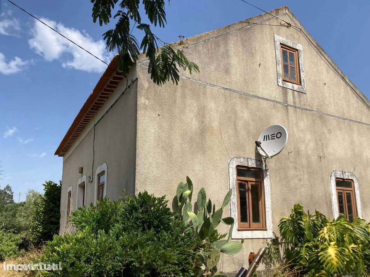 Moradia para recuperação com 4000m2 terreno - Cristovãos - Ourém - Grande imagem: 3/10