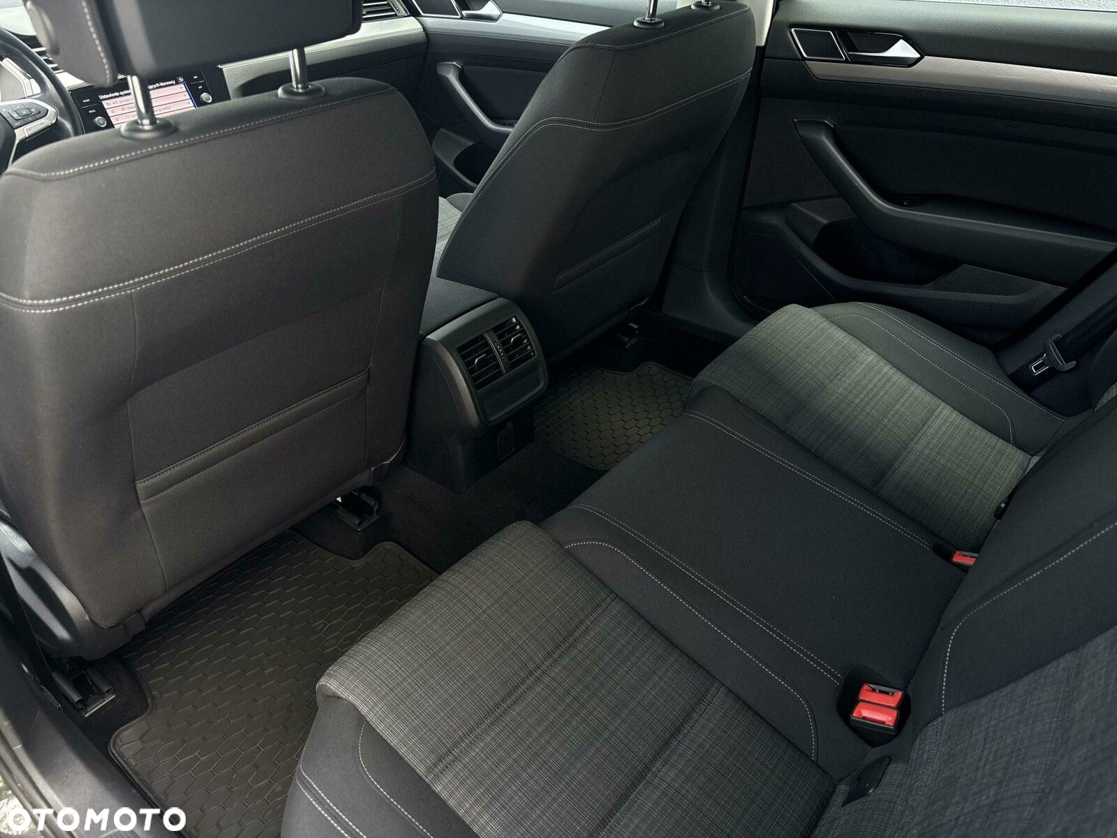 Volkswagen Passat - 26