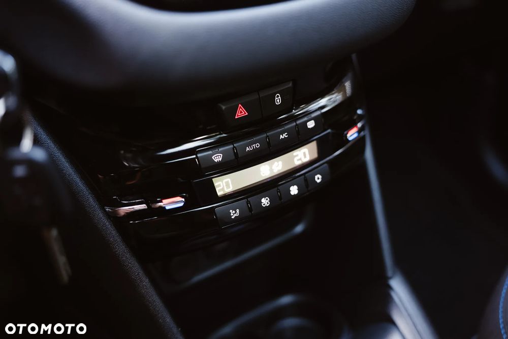Peugeot 208 PureTech 82 Start & Stop Allure - 15