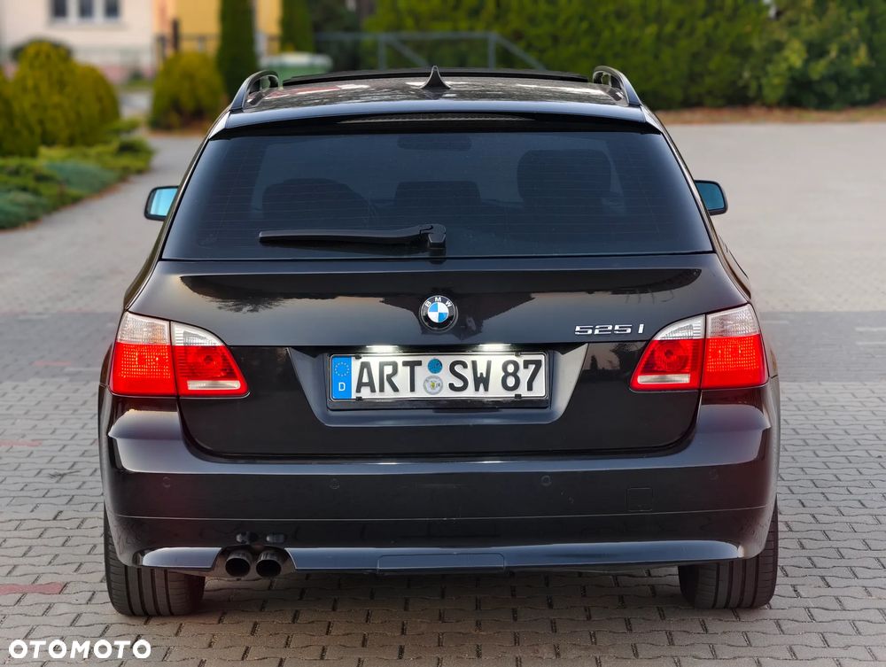 BMW Seria 5 525i Touring - 23