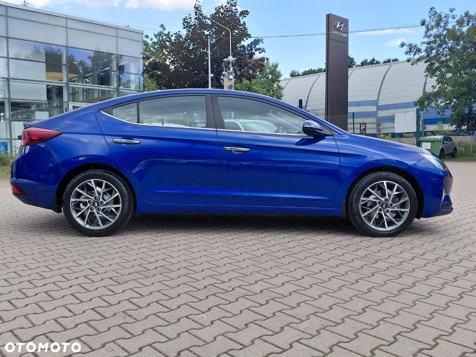 Hyundai Elantra - 4