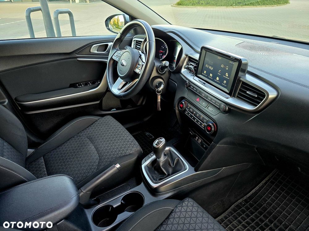 Kia Ceed 1.4 L - 13