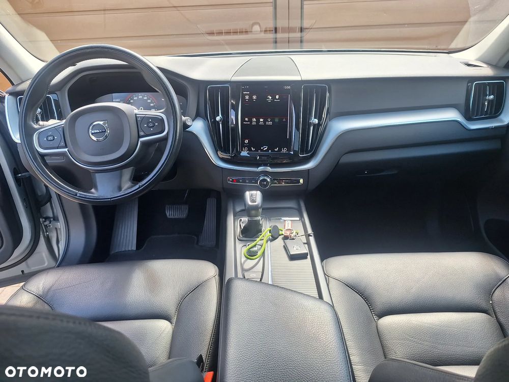 Volvo XC 60 T6 AWD Geartronic Momentum Pro - 24