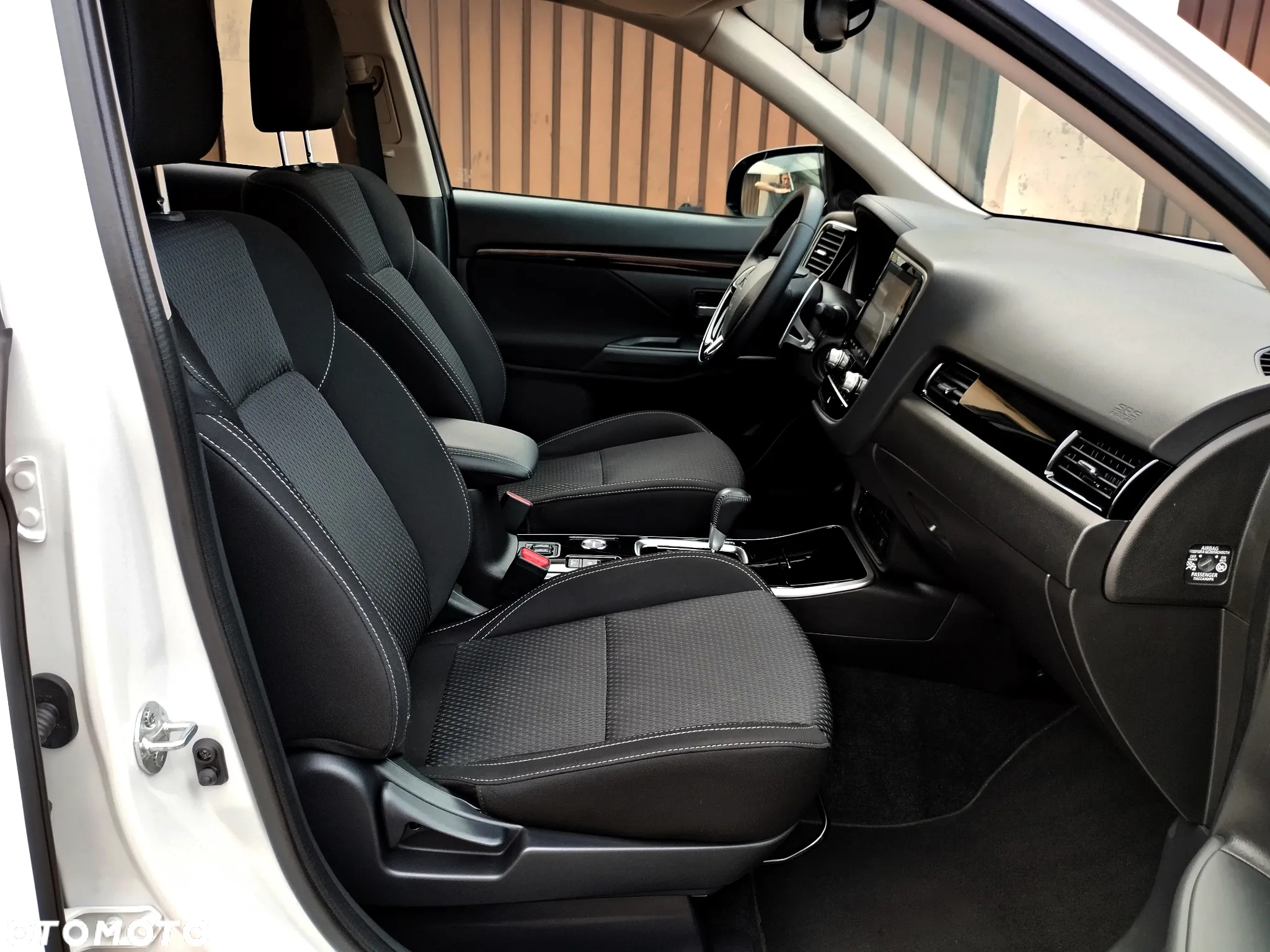 Mitsubishi Outlander 2.0 Intense + Navi 4WD CVT - 19