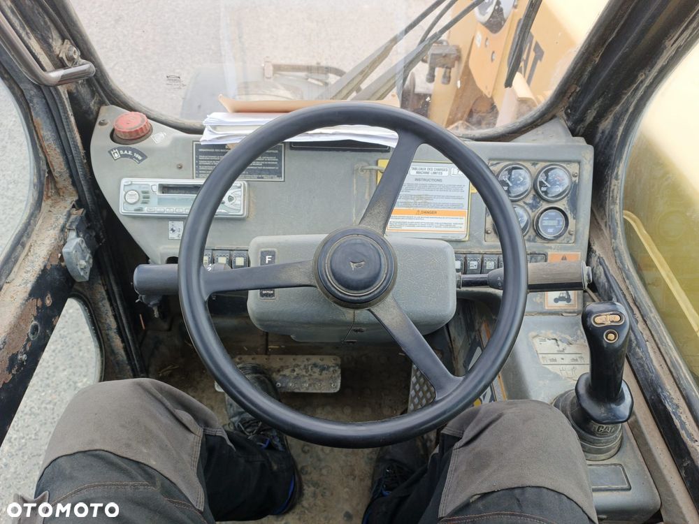 Caterpillar TH62 - 6