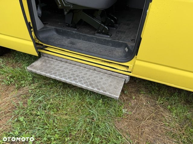 Volkswagen Caravelle - 13