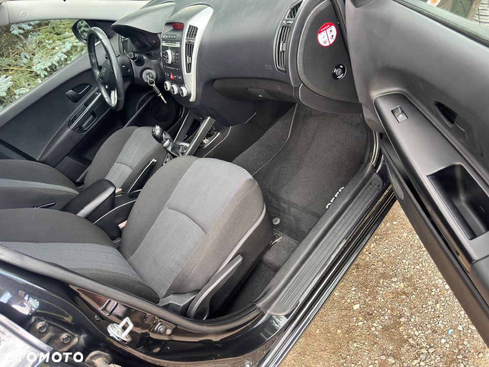 Kia Ceed - 14
