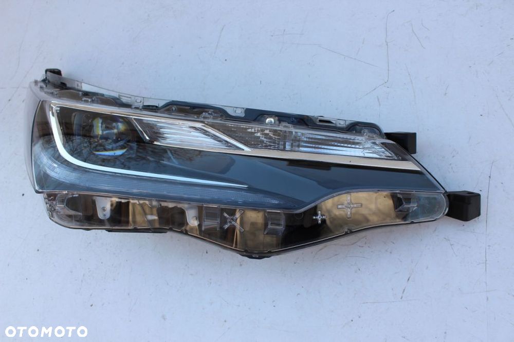 Toyota Corolla E17 2016- Full Led Prawa Oryginał - 2