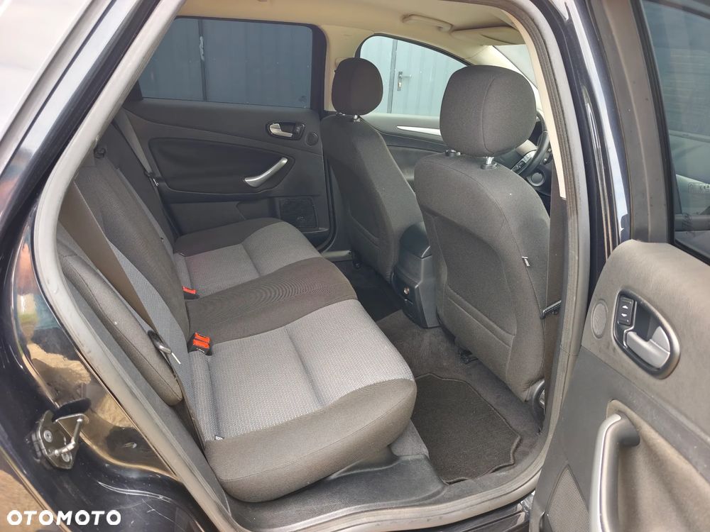 Ford Mondeo 2.0 TDCi Ghia X - 12