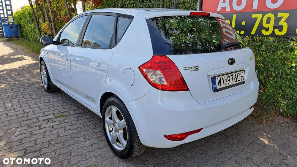 Kia Ceed - 31