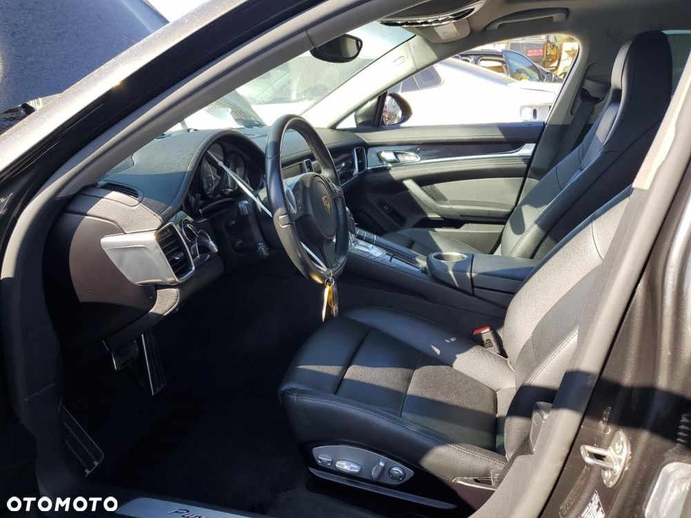 Porsche Panamera ver-4 - 8