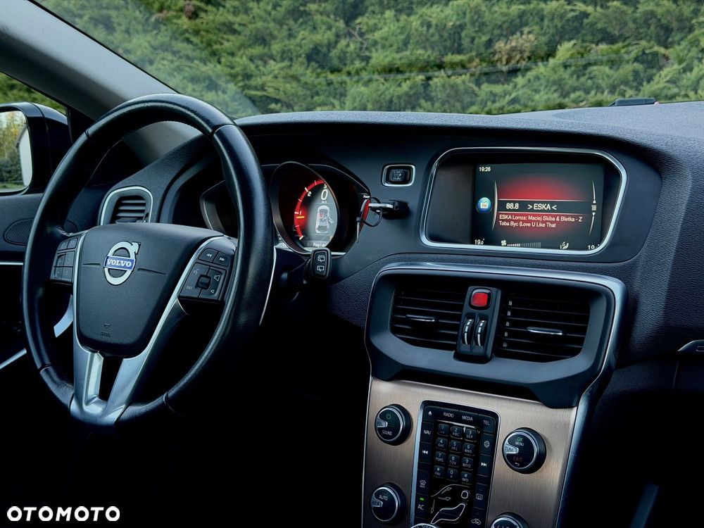Volvo V40 Cross Country - 24