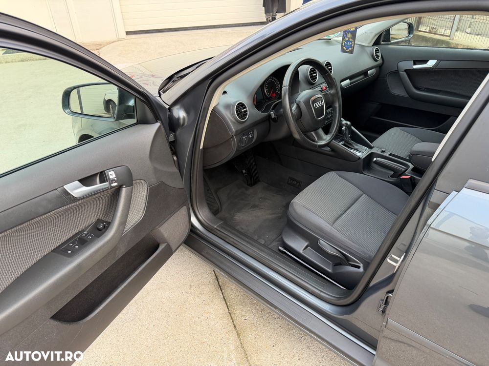 Audi A3 2.0 TDI Sportback DPF (DSG) S tronic Attraction - 5