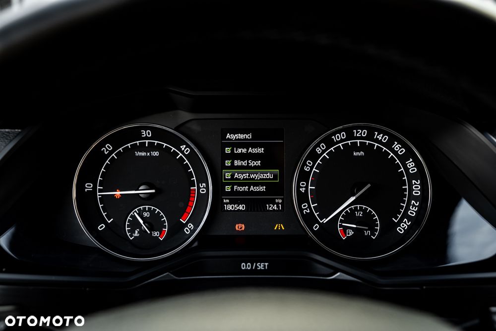 Skoda Superb 2.0 TDI 4x4 L&K DSG - 33