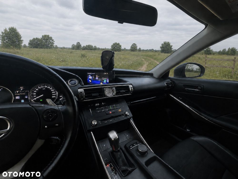 Lexus IS 300h Elegance - 4