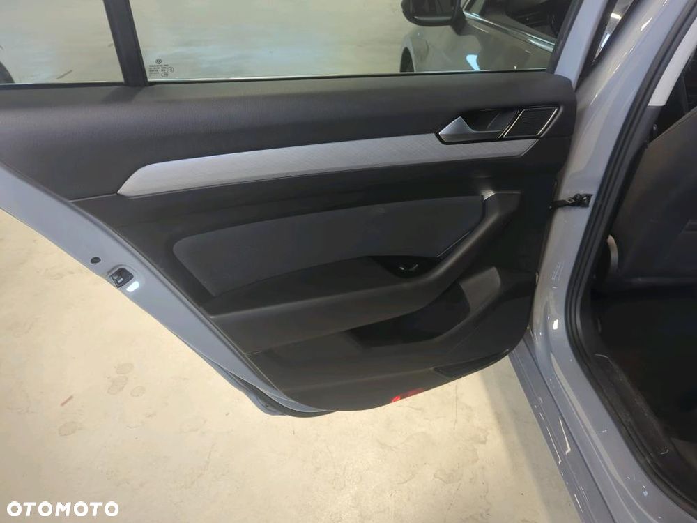 Volkswagen Passat 2.0 TSI Business DSG - 18