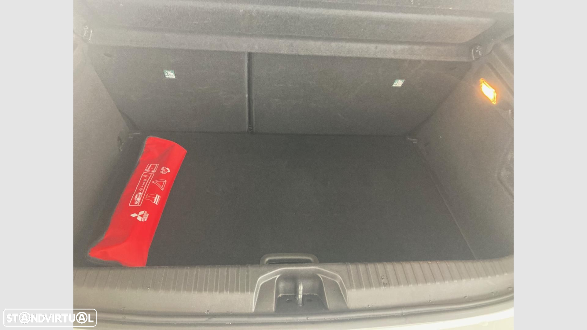 Mitsubishi Colt 1.0 MPI-T Invite - 9
