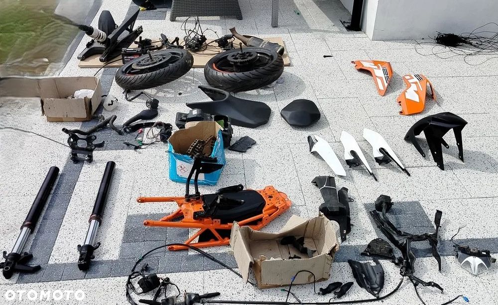 KTM DUKE 125 KOŁO FELGA OWIEWKA LAGI STELAZ OGON ZADUPEK SIEDZENIE 2022 - 14