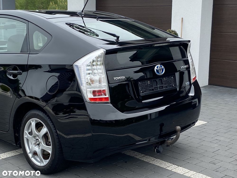 Toyota Prius (Hybrid) - 33