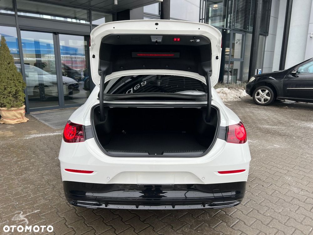 Mercedes-Benz CLA - 21