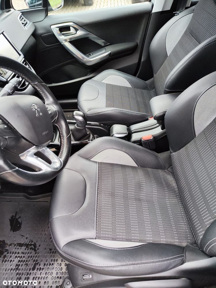 Peugeot 2008 1.2 Pure Tech Active S&S - 11