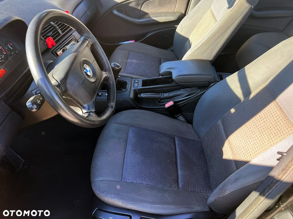 BMW Seria 3 318i - 23