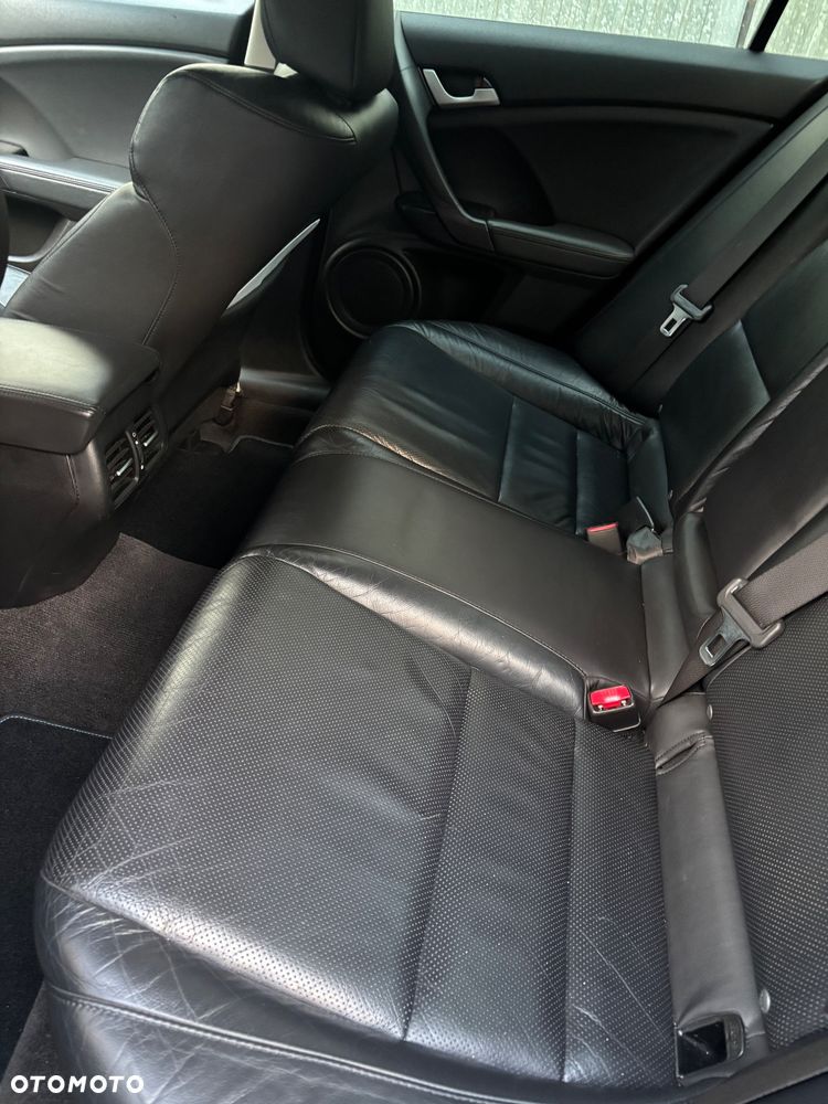 Honda Accord 2.0 Executive Nav - 27